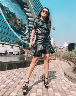 Avneet Kaur feet photo thumbnail