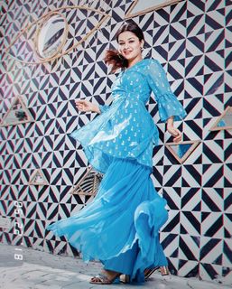 Avneet Kaur feet photo thumbnail