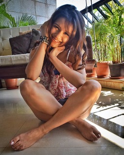 Avneet Kaur feet photo thumbnail