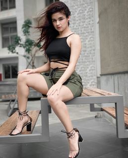 Avneet Kaur feet photo thumbnail