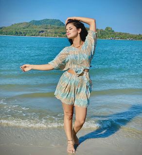 Avneet Kaur feet photo thumbnail