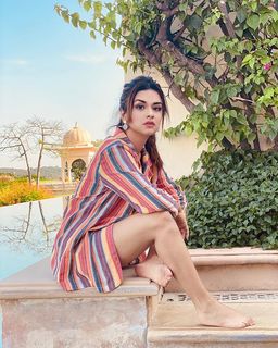 Avneet Kaur feet photo thumbnail