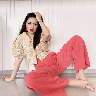 Avneet Kaur feet photo thumbnail