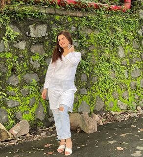 Avneet Kaur feet photo thumbnail
