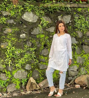 Avneet Kaur feet photo thumbnail