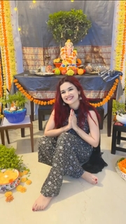 Avneet Kaur feet photo thumbnail