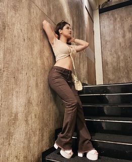 Avneet Kaur feet photo thumbnail