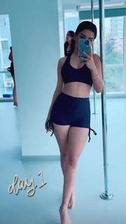 Avneet Kaur feet photo thumbnail