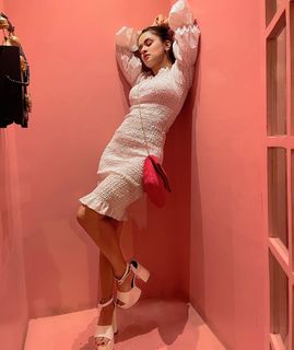 Avneet Kaur feet photo thumbnail