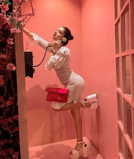 Avneet Kaur feet photo thumbnail