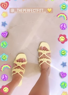 Avneet Kaur feet photo thumbnail