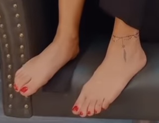 Avneet Kaur feet photo thumbnail