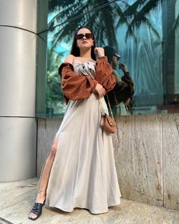 Avneet Kaur feet photo thumbnail