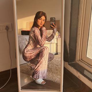 Avneet Kaur feet photo thumbnail
