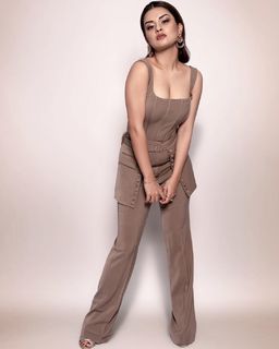 Avneet Kaur feet photo thumbnail