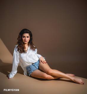 Avneet Kaur feet photo thumbnail