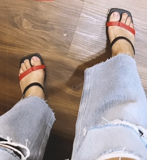 Avneet Kaur feet photo thumbnail
