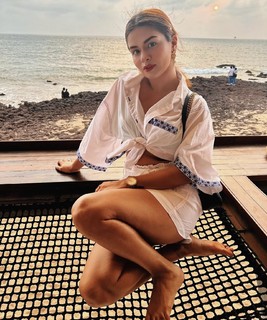 Avneet Kaur feet photo thumbnail