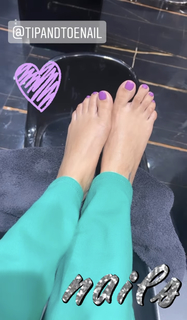 Avneet Kaur feet photo thumbnail