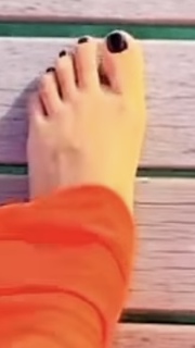 Avneet Kaur feet photo thumbnail