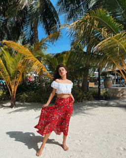 Avneet Kaur feet photo thumbnail