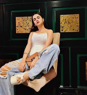 Avneet Kaur feet photo thumbnail