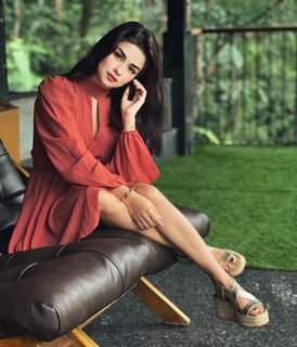 Avneet Kaur feet photo thumbnail