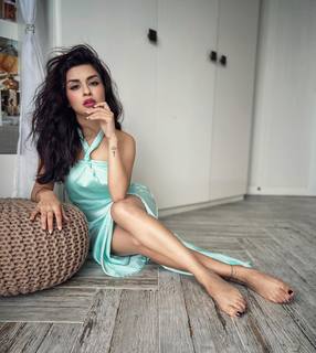 Avneet Kaur feet photo thumbnail