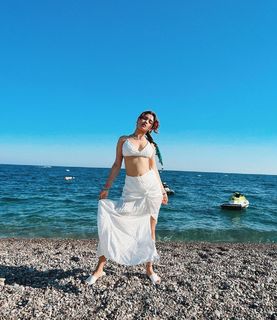 Avneet Kaur feet photo thumbnail