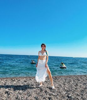 Avneet Kaur feet photo thumbnail