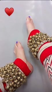Avneet Kaur feet photo thumbnail