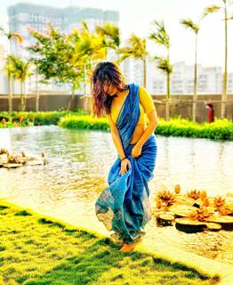 Avneet Kaur feet photo thumbnail