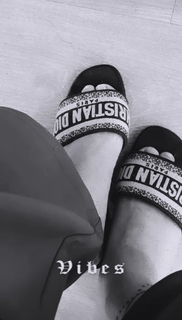 Avneet Kaur feet photo thumbnail