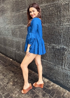Avneet Kaur feet photo thumbnail