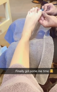 Avneet Kaur feet photo thumbnail