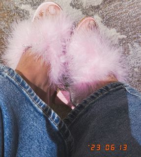 Avneet Kaur feet photo thumbnail