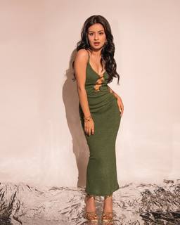 Avneet Kaur feet photo thumbnail