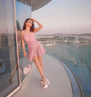 Avneet Kaur feet photo thumbnail