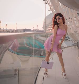 Avneet Kaur feet photo thumbnail