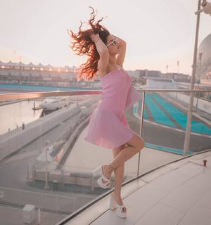 Avneet Kaur feet photo thumbnail