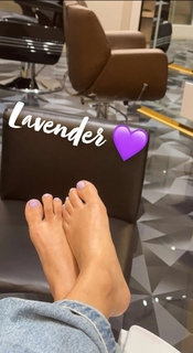 Avneet Kaur feet photo thumbnail