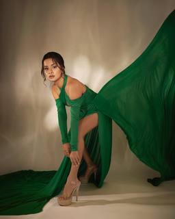 Avneet Kaur feet photo thumbnail