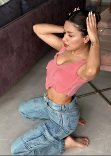 Avneet Kaur feet photo thumbnail