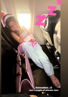 Avneet Kaur feet photo thumbnail