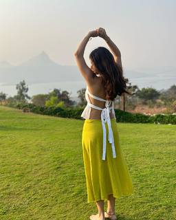 Avneet Kaur feet photo thumbnail