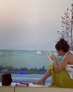 Avneet Kaur feet photo thumbnail