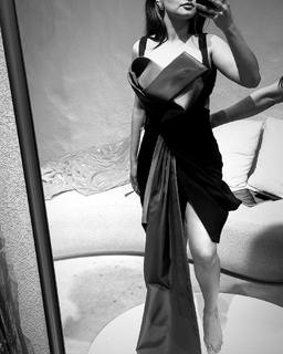 Avneet Kaur feet photo thumbnail