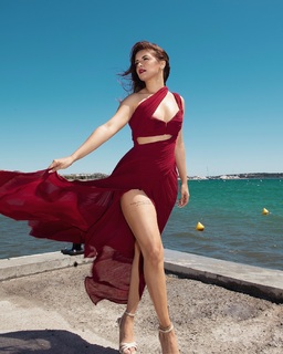 Avneet Kaur feet photo thumbnail