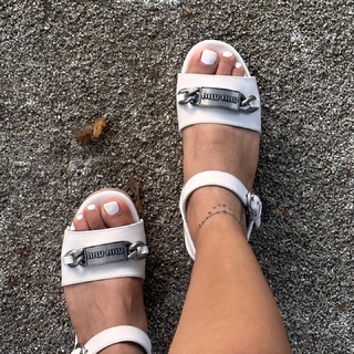 Avneet Kaur feet photo thumbnail
