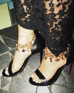 Avneet Kaur feet photo thumbnail